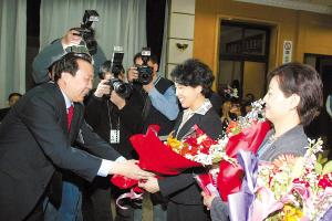 鲜花送委员