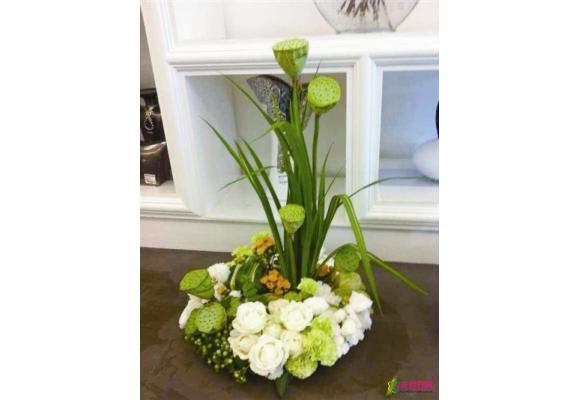 浙江温州：荷花和莲蓬成夏日花市新宠