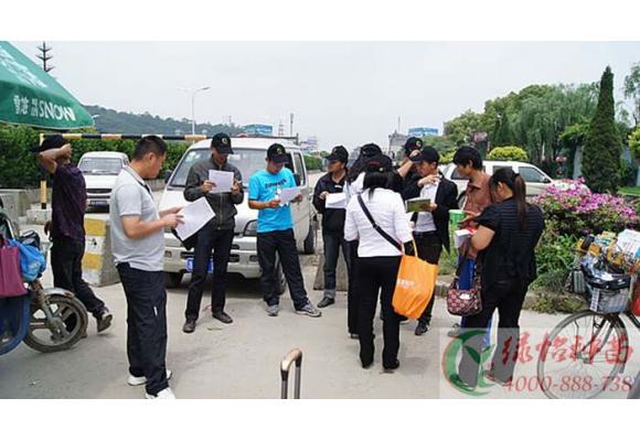 绿怡人外出学习，不忘与农户分享养护技术
