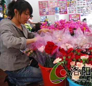 周日母亲节花店“铆足劲”（图）