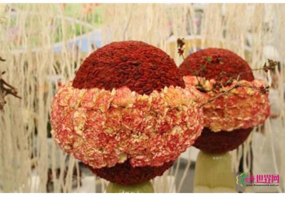 大型花艺作品亮相综合馆 大型花艺作品亮相综合馆